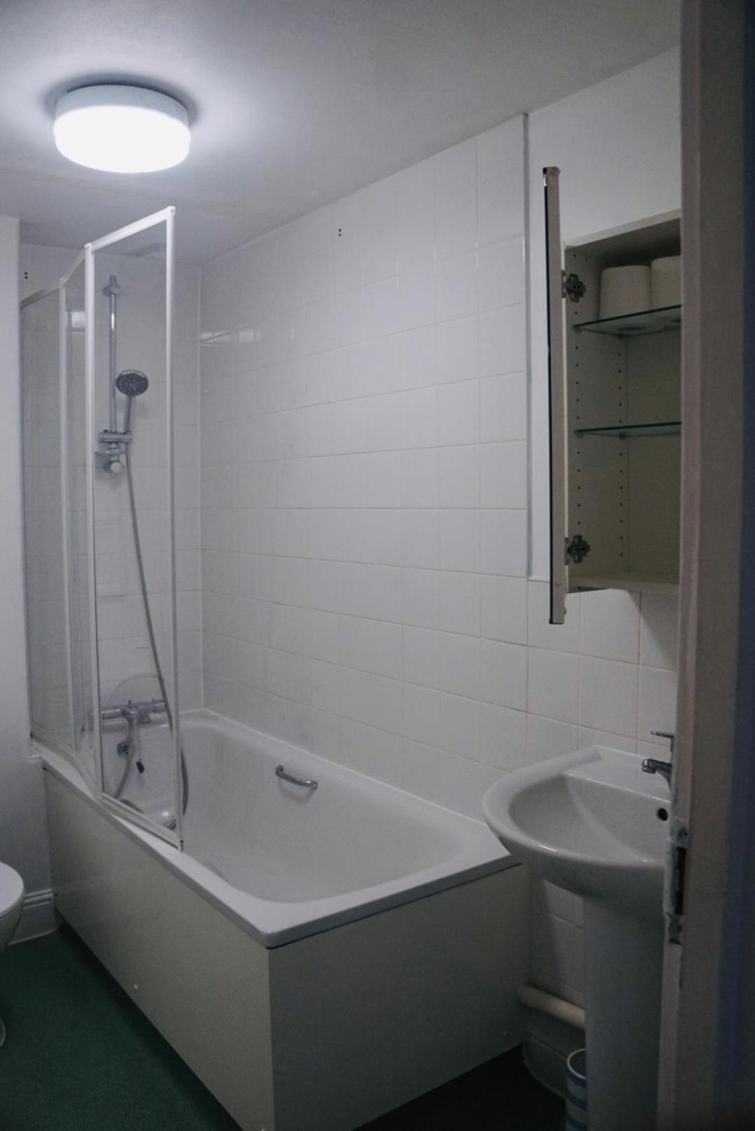 Bustling Western Apartment London Bagian luar foto