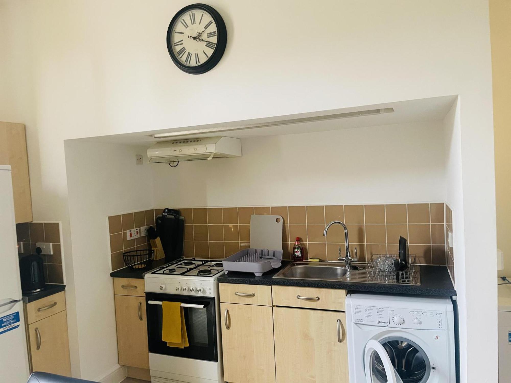 Bustling Western Apartment London Bagian luar foto
